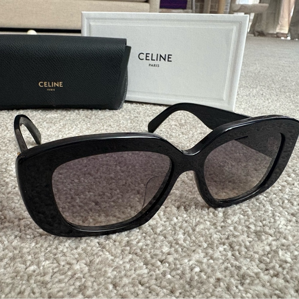 Like new: CELINE Sunglasses CL40216U 01F Authentic - Picture 6 of 9